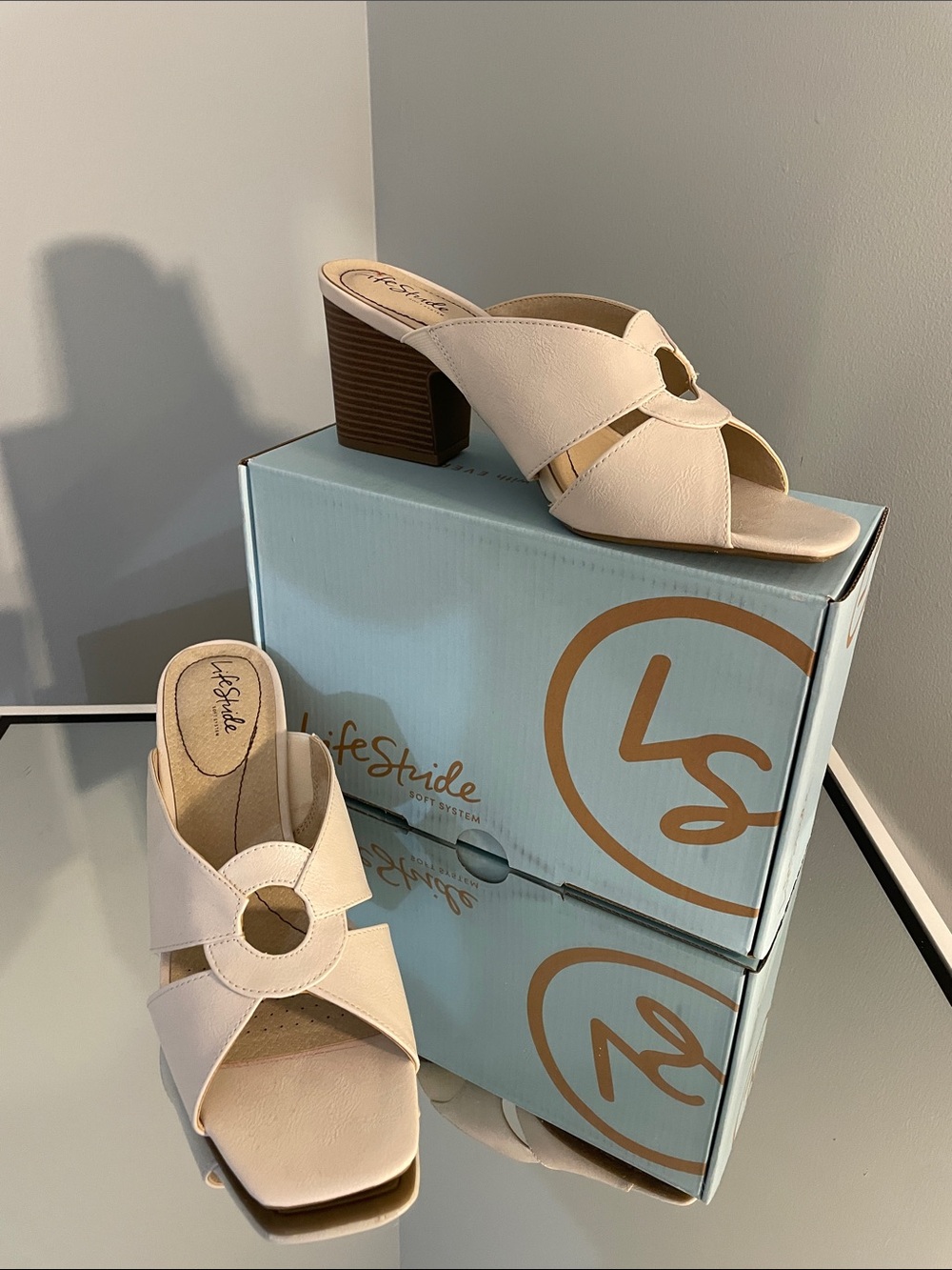 Life Stride Thrill Bone Cream Open-Toe Block Heel Mule with Decorative Ring nwt